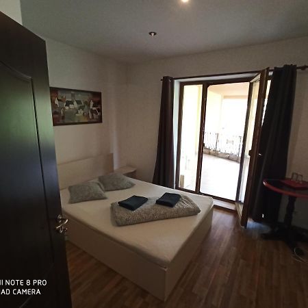 Hôtel Quik à Braşov Extérieur photo