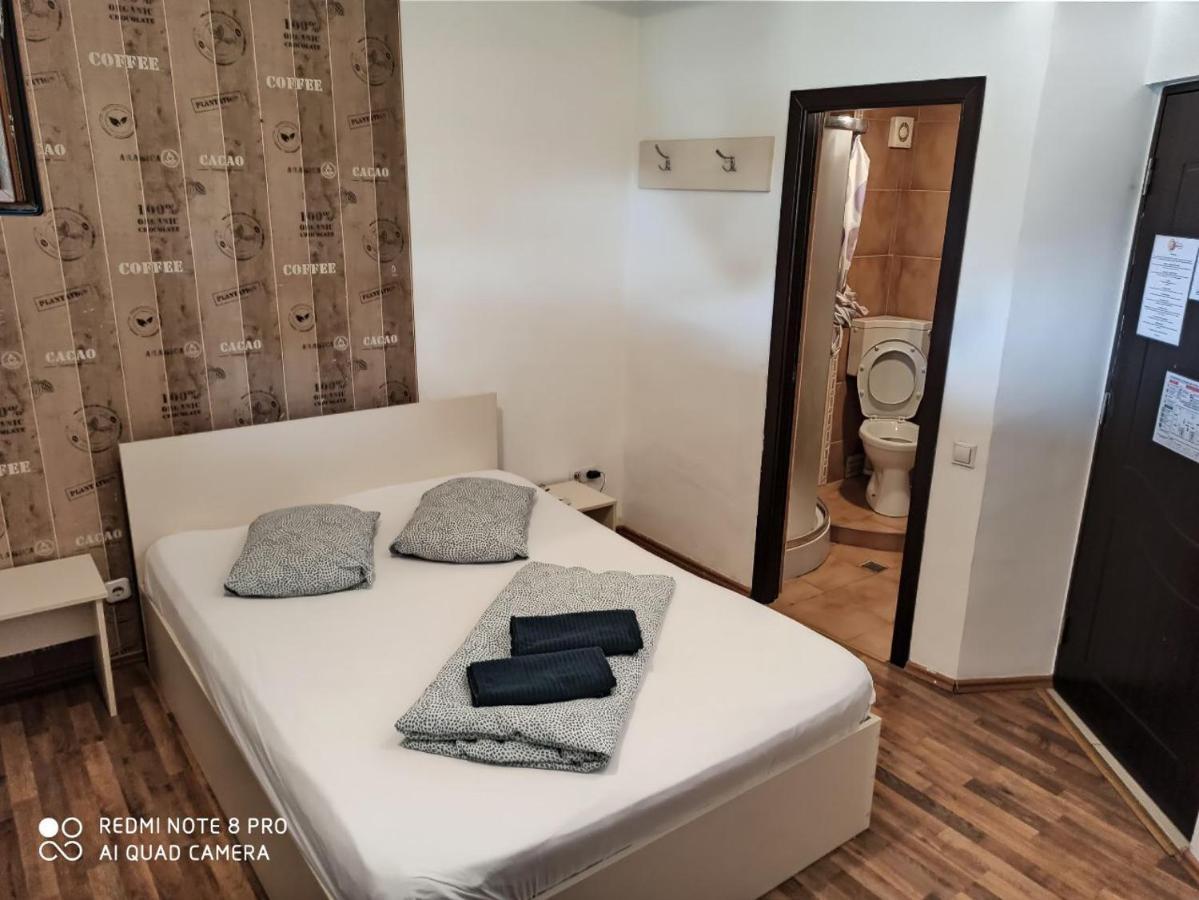 Hôtel Quik à Braşov Extérieur photo