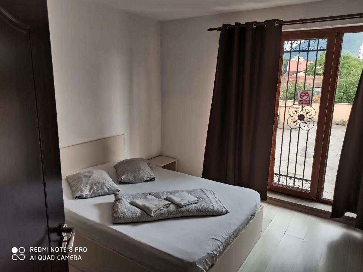 Hôtel Quik à Braşov Extérieur photo