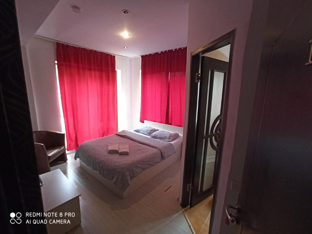 Hôtel Quik à Braşov Extérieur photo