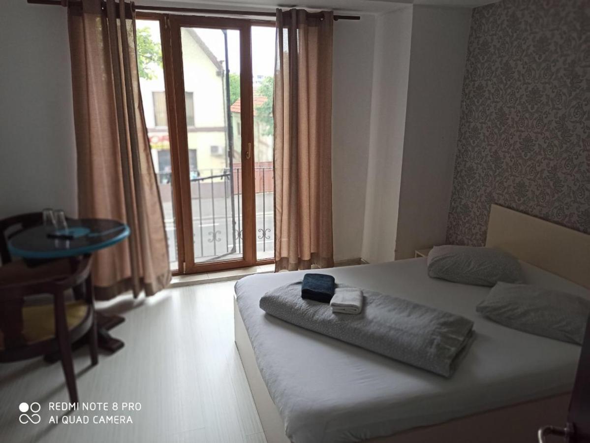 Hôtel Quik à Braşov Extérieur photo