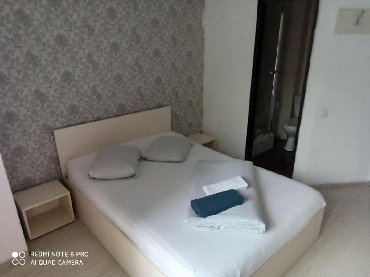 Hôtel Quik à Braşov Extérieur photo