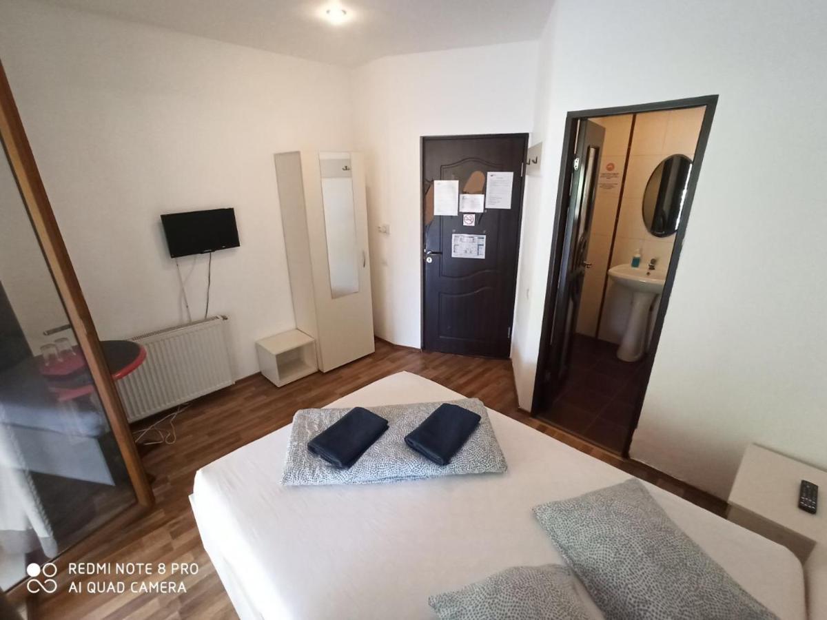 Hôtel Quik à Braşov Extérieur photo