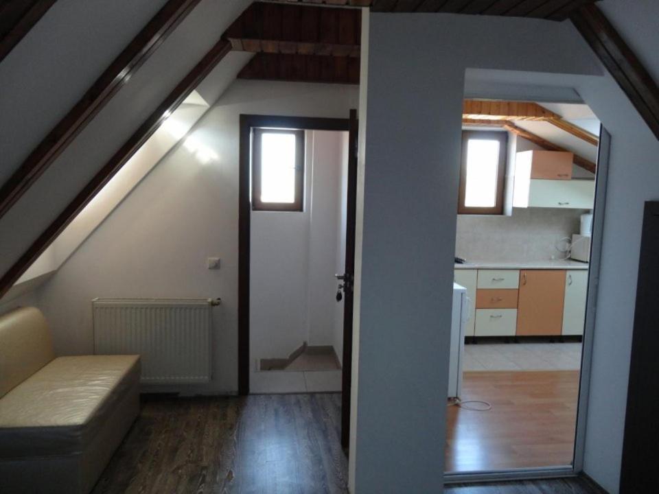 Hôtel Quik à Braşov Extérieur photo