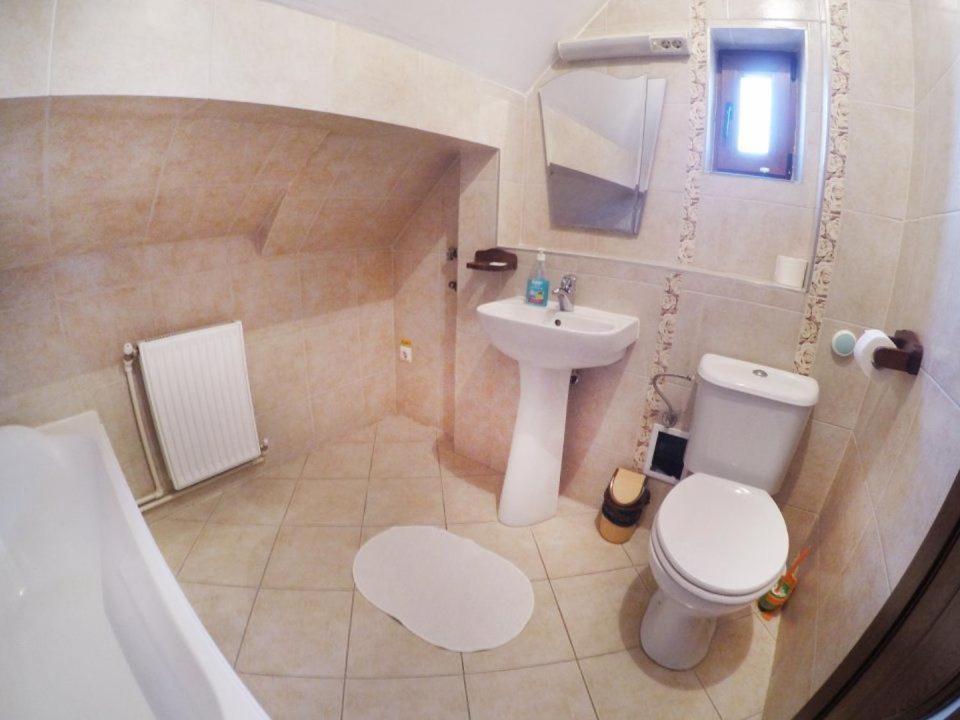 Hôtel Quik à Braşov Extérieur photo
